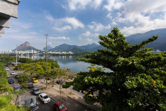 Vista da suíte principal de apartamento para alugar com 3 quartos, 160m² em Lagoa, Rio de Janeiro