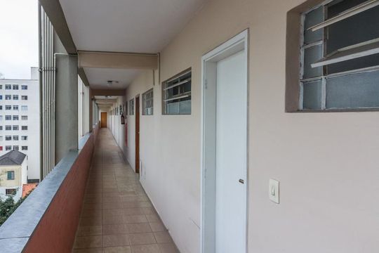 Corredor do andar de kitnet/studio para alugar com 1 quarto, 49m² em Bela Vista, São Paulo
