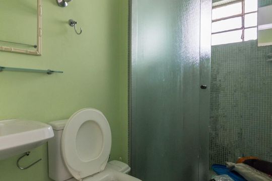 Banheiro de kitnet/studio para alugar com 1 quarto, 49m² em Bela Vista, São Paulo