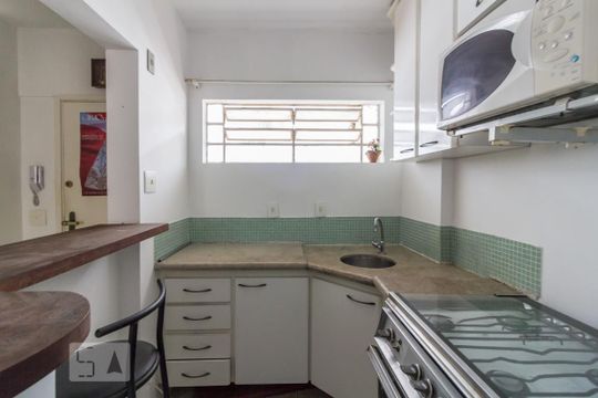 Cozinha de kitnet/studio para alugar com 1 quarto, 49m² em Bela Vista, São Paulo