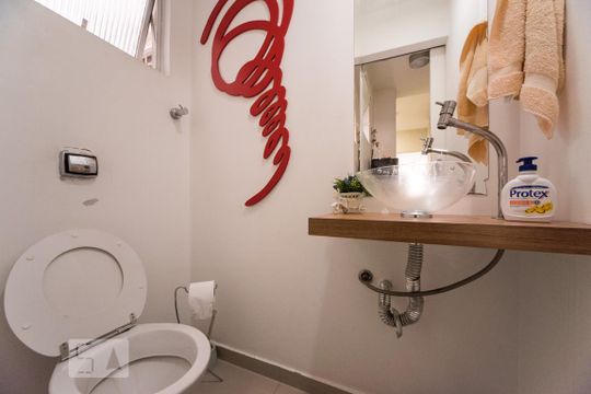 Lavabo / Banheiro de Serviço de apartamento à venda com 2 quartos, 92m² em Vila Nova Conceição, São Paulo