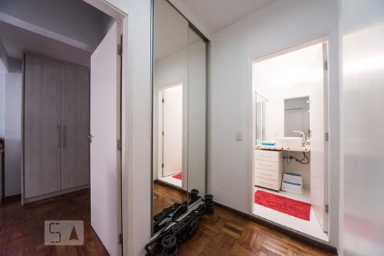 Corredor de apartamento à venda com 2 quartos, 92m² em Vila Nova Conceição, São Paulo