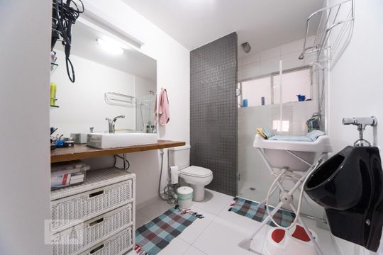 Banheiro da Suíte de apartamento à venda com 2 quartos, 92m² em Vila Nova Conceição, São Paulo