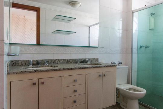 Banheiro suíte 1  de apartamento à venda com 3 quartos, 150m² em Mooca, São Paulo