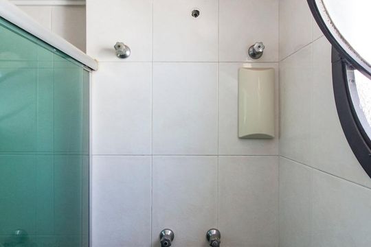 Chuveiro Banheiro suíte 1  de apartamento à venda com 3 quartos, 150m² em Mooca, São Paulo