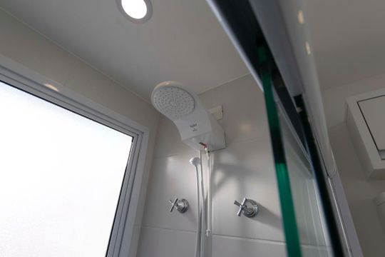 Banheiro (Chuveiro) de kitnet/studio para alugar com 1 quarto, 33m² em Aclimação, São Paulo