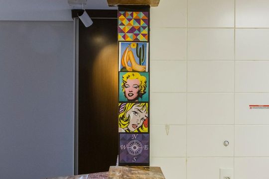 Detalhe dos azulejos da cozinha  de kitnet/studio à venda com 1 quarto, 50m² em Mooca, São Paulo