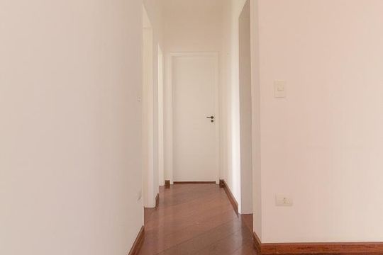 Corredor de apartamento para alugar com 3 quartos, 140m² em Saúde, São Paulo