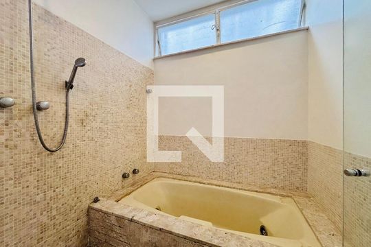 Banheiro Suíte de apartamento para alugar com 4 quartos, 328m² em Copacabana, Rio de Janeiro
