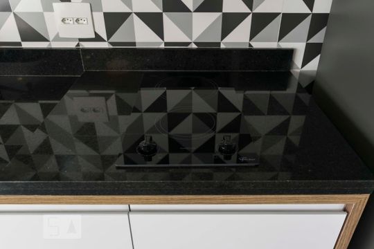 Cozinha (Fogão) de kitnet/studio para alugar com 1 quarto, 33m² em Aclimação, São Paulo
