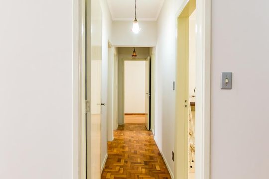 Corredor de apartamento à venda com 3 quartos, 90m² em Centro, Campinas