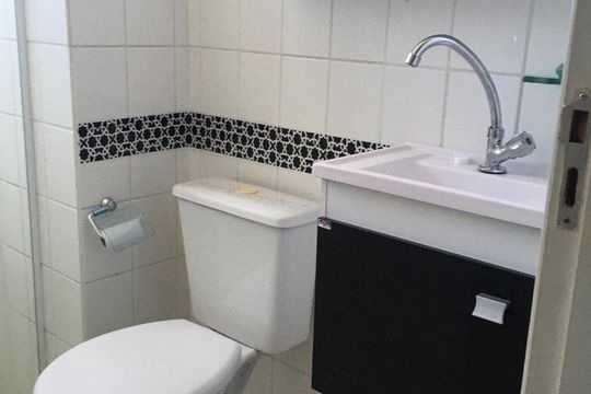 Banheiro de apartamento à venda com 2 quartos, 55m² em Vila Ipê, Campinas