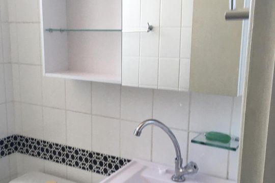 Banheiro de apartamento à venda com 2 quartos, 55m² em Vila Ipê, Campinas