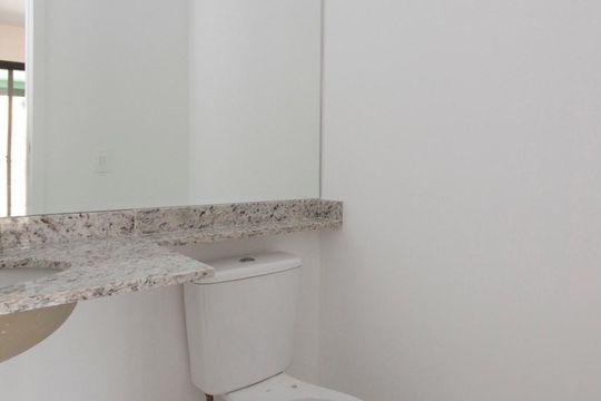 Banheiro de kitnet/studio para alugar com 1 quarto, 35m² em Bela Vista, São Paulo