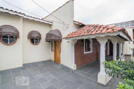 Quintal de casa à venda com 4 quartos, 275m² em Santa Paula, São Caetano do Sul