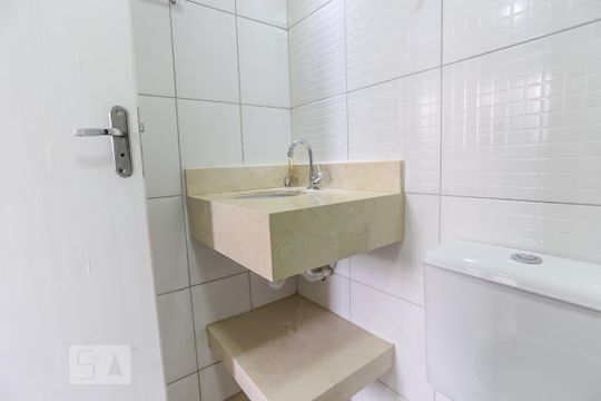 Banheiro de kitnet/studio para alugar com 1 quarto, 21m² em Jabaquara, São Paulo