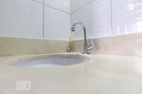 Banheiro de kitnet/studio para alugar com 1 quarto, 21m² em Jabaquara, São Paulo