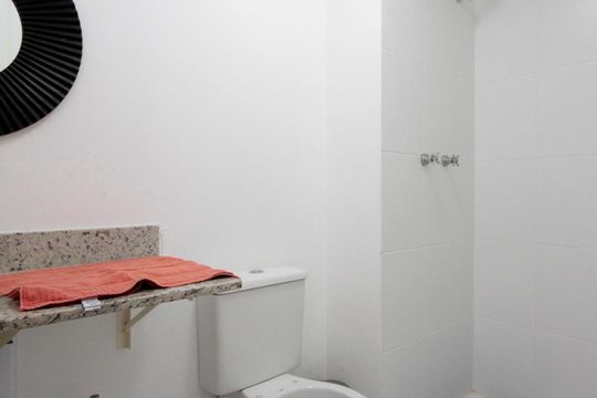Banheiro de kitnet/studio à venda com 1 quarto, 41m² em República, São Paulo
