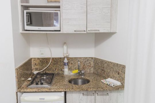 Cozinha de apartamento para alugar com 1 quarto, 50m² em Recreio dos Bandeirantes, Rio de Janeiro