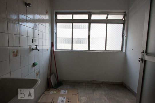 area de serviço de apartamento para alugar com 3 quartos, 72m² em Jardim Londrina, São Paulo