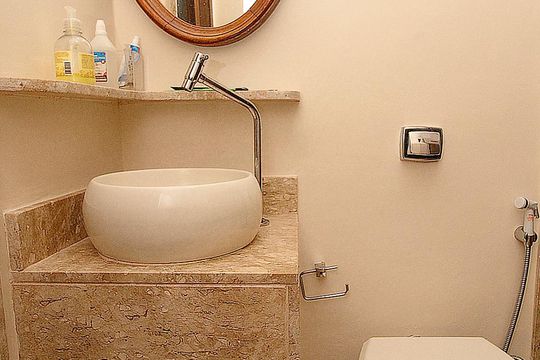 Banheiro. de kitnet/studio à venda com 1 quarto, 40m² em Copacabana, Rio de Janeiro