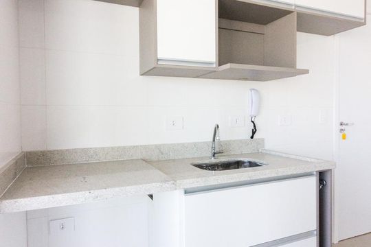 Cozinha de apartamento para alugar com 1 quarto, 35m² em Vila Diva (zona Norte), São Paulo