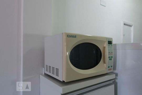Cozinha (Microondas) de kitnet/studio para alugar com 1 quarto, 35m² em Bela Vista, São Paulo
