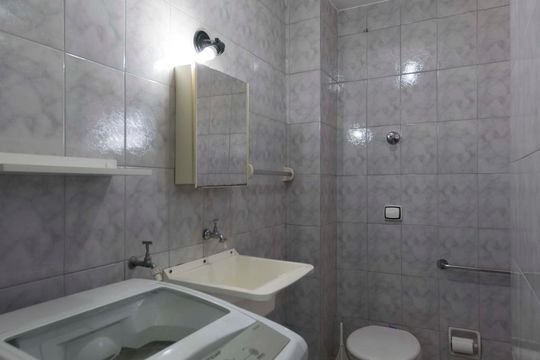 Banheiro de kitnet/studio para alugar com 1 quarto, 35m² em Bela Vista, São Paulo