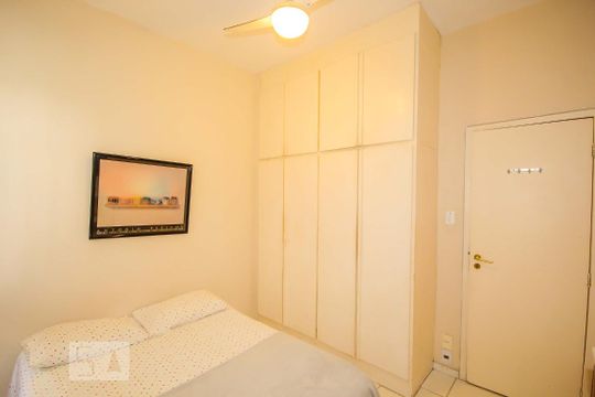 Quarto 1 de apartamento à venda com 2 quartos, 70m² em Copacabana, Rio de Janeiro