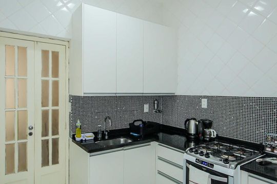Cozinha de apartamento à venda com 2 quartos, 70m² em Copacabana, Rio de Janeiro