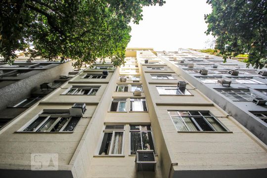 Fachada de apartamento à venda com 2 quartos, 70m² em Copacabana, Rio de Janeiro