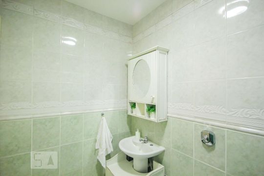 Banheiro de apartamento à venda com 2 quartos, 70m² em Copacabana, Rio de Janeiro