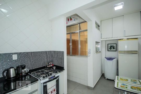 Cozinha de apartamento à venda com 2 quartos, 70m² em Copacabana, Rio de Janeiro