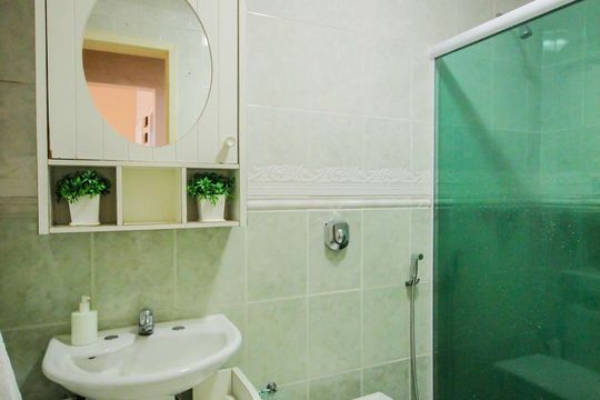 Banheiro de apartamento à venda com 2 quartos, 70m² em Copacabana, Rio de Janeiro