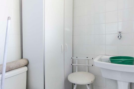 Banheiro de serviço de apartamento à venda com 3 quartos, 110m² em Santa Teresinha, São Paulo