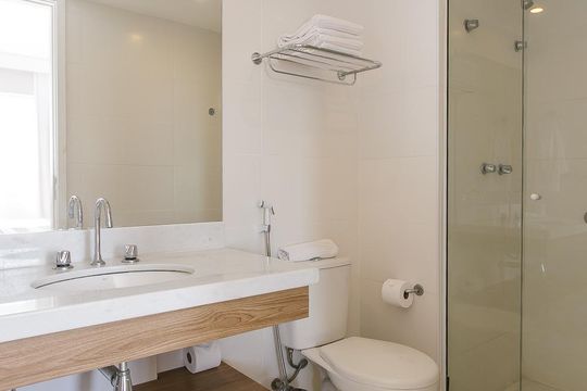 Banheiro de apartamento para alugar com 1 quarto, 40m² em Jacarepaguá, Rio de Janeiro