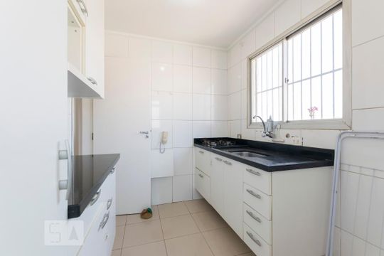 Cozinha de apartamento para alugar com 2 quartos, 50m² em Cambuci, São Paulo