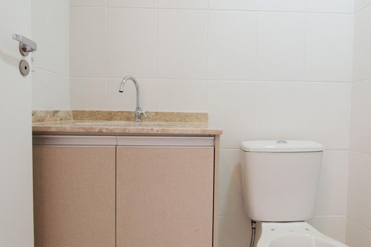 Banheiro de apartamento à venda com 2 quartos, 54m² em Taquaral, Campinas