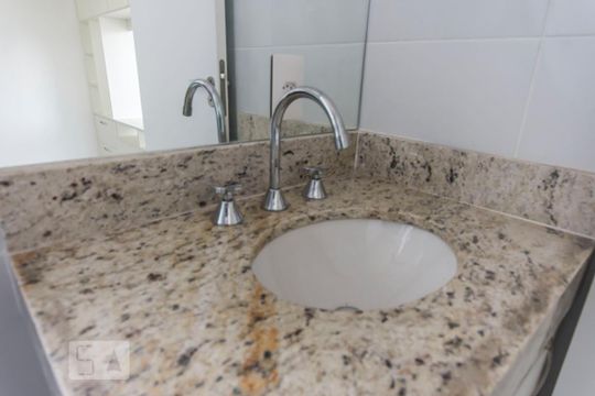 Banheiro de apartamento para alugar com 1 quarto, 37m² em Campo Belo, São Paulo
