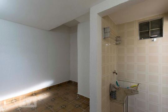 Quarto de serviço de apartamento para alugar com 2 quartos, 60m² em Jardim da Glória, São Paulo