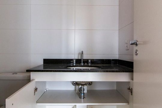 Armário do Banheiro  de kitnet/studio para alugar com 1 quarto, 45m² em Vila Regente Feijó, São Paulo