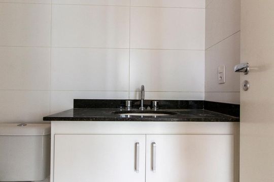 Banheiro  de kitnet/studio para alugar com 1 quarto, 45m² em Vila Regente Feijó, São Paulo