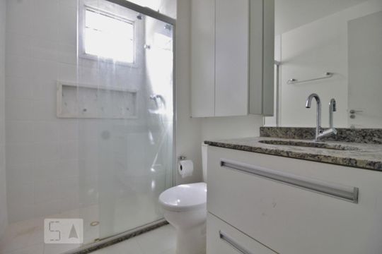 Banheiro de apartamento à venda com 1 quarto, 48m² em Vila Andrade, São Paulo