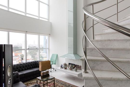 Escada e Sala  de apartamento à venda com 4 quartos, 380m² em Jardim Avelino, São Paulo