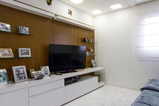 Sala de TV  de apartamento à venda com 4 quartos, 380m² em Jardim Avelino, São Paulo