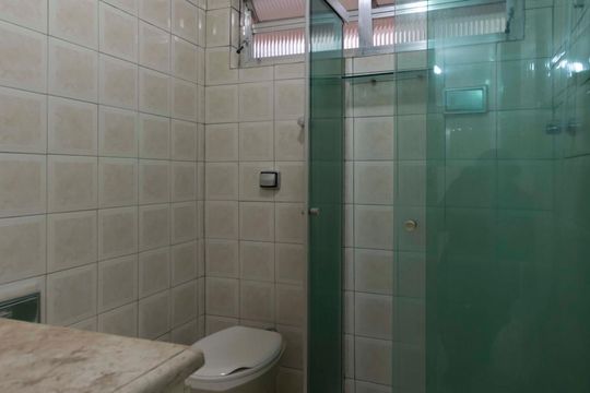 Banheiro de apartamento para alugar com 1 quarto, 37m² em Liberdade, São Paulo