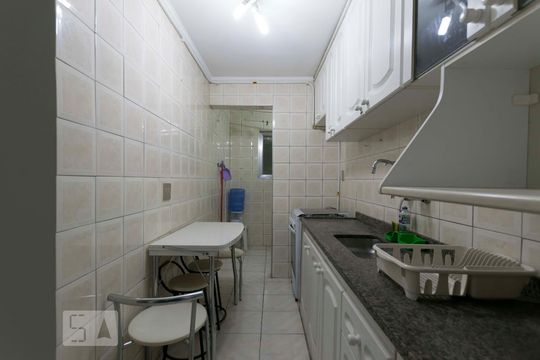 Cozinha de apartamento para alugar com 1 quarto, 37m² em Liberdade, São Paulo