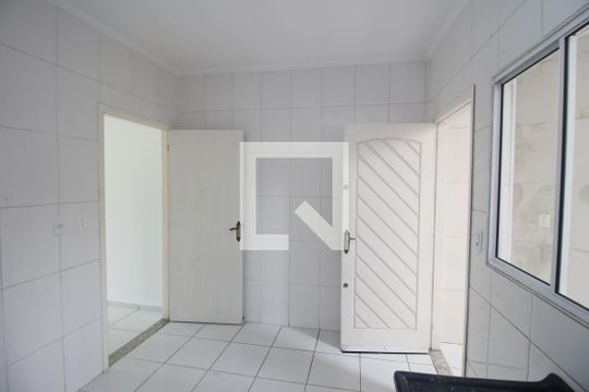 Cozinha de casa de condomínio para alugar com 3 quartos, 125m² em Vila Carrão, São Paulo