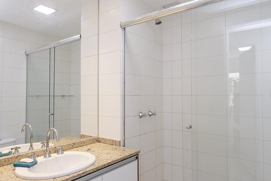 Banheiro de apartamento à venda com 3 quartos, 102m² em Recreio dos Bandeirantes, Rio de Janeiro