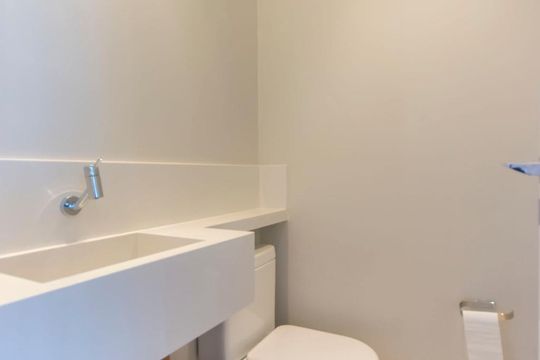 Lavabo de apartamento para alugar com 1 quarto, 52m² em Vila Olímpia, São Paulo